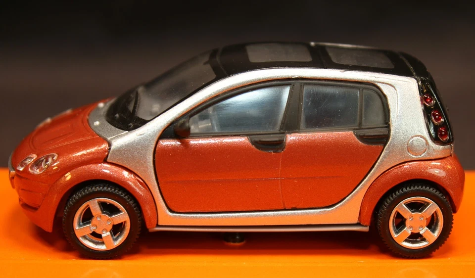 Smart forfour 1:43 Car Diecast Smart gmbh New-Ray - Image 3 of 4