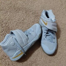 Nike Kyrie Irving 2 Wolf Gray/Gold Size 5Y