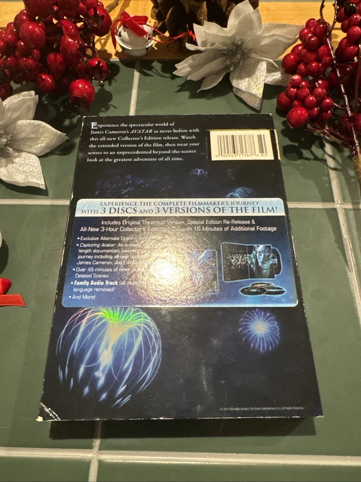 Avatar James Cameron's 3-Disc Extended Blu-ray DVD Boxed Set - Image 2 of 4