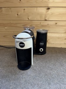 Lavazza A Modo Mio Jolie & Milk Kaffeevollautomat LM700 Weiß Creme