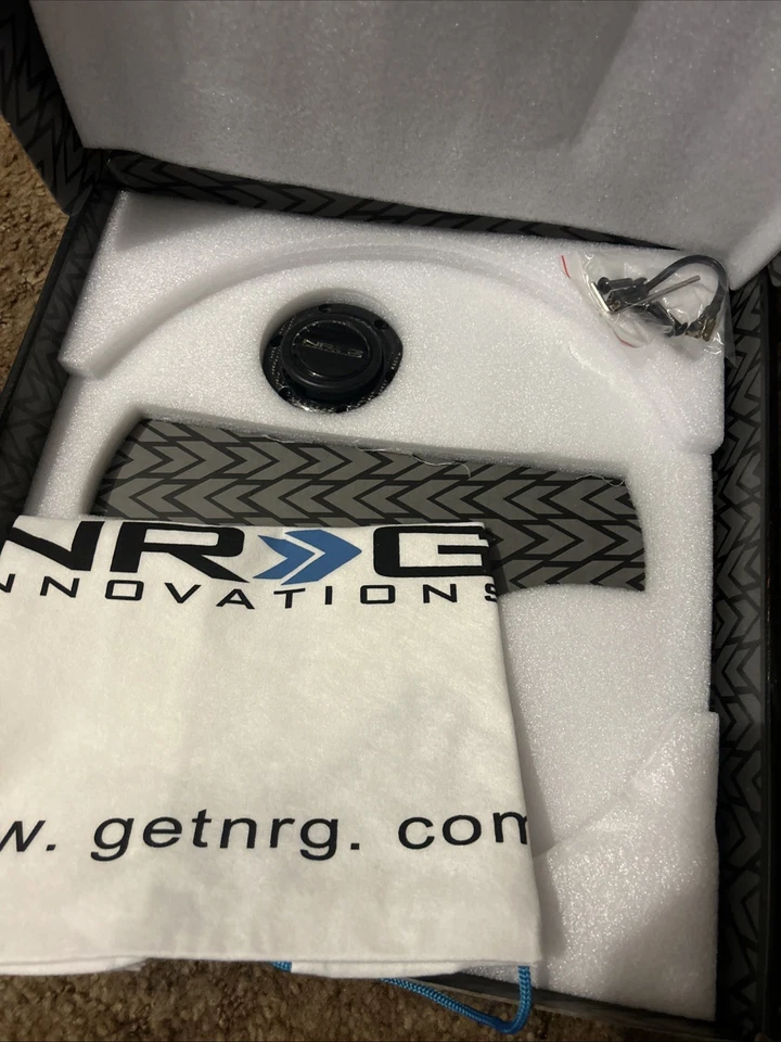 VOLANTE FIBRA CARBONO 350MM PLATO PROFUNDO CON LIBERACIÓN RÁPIDA Y TAPA CENTRAL Foto 3 de 4