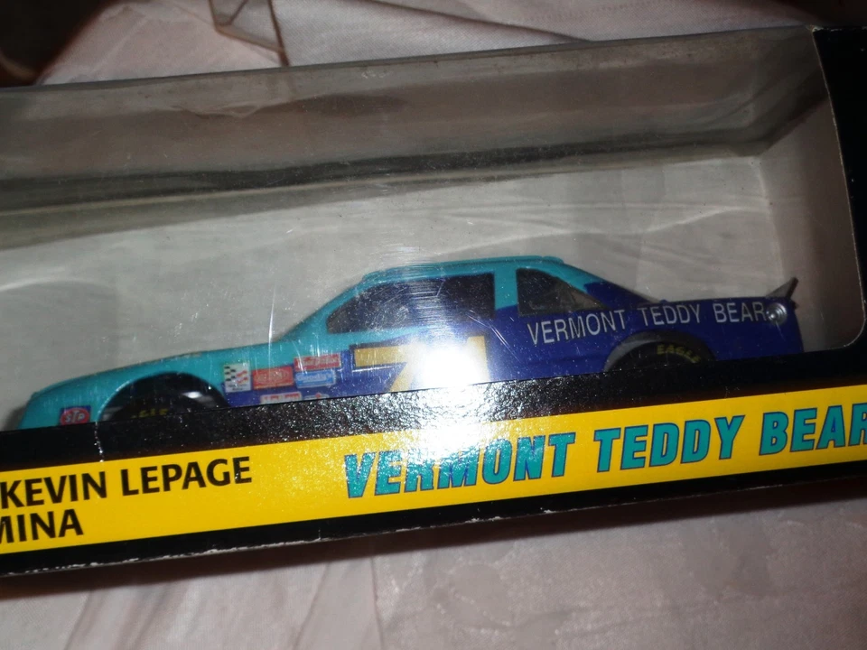 Oso de peluche Revell Kevin Lepage #71 Vermont 1995 coche de carreras fundido a presión escala 1:24 Foto 2 de 4