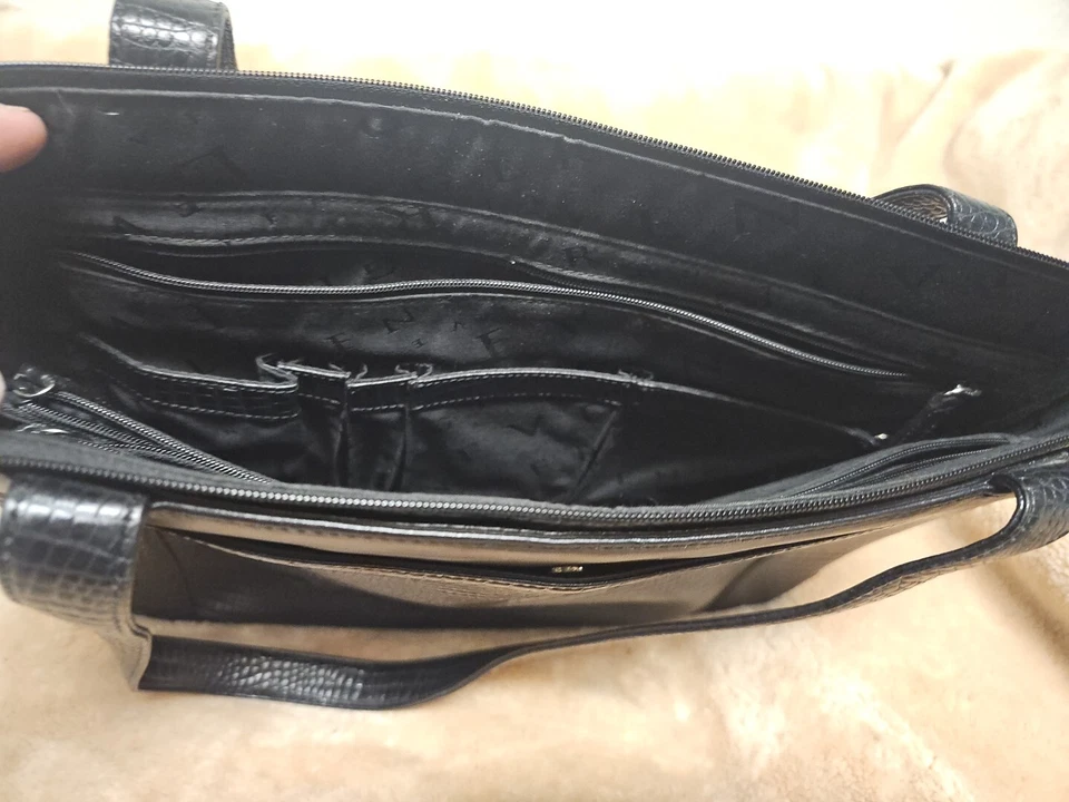 Levenger Leather Black Shoulder/Computer Bag 12x16x4 Inches - Image 2 of 4