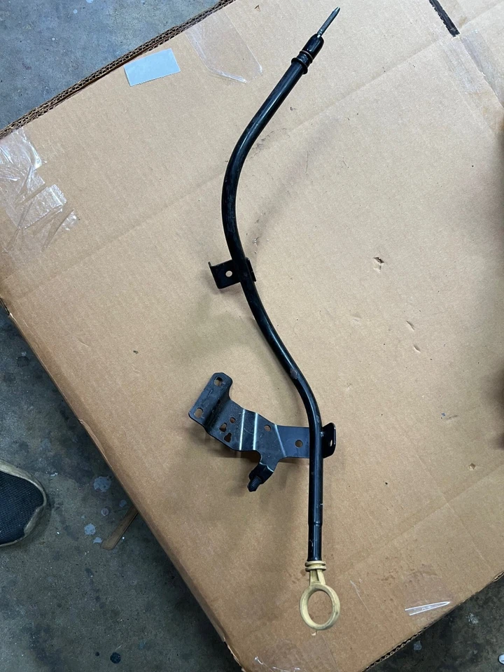 2010 2017 Chevy equinox 2.4L engine motor oil dip stick tupe pipe OEM 12657799 - Imagem 2 de 3