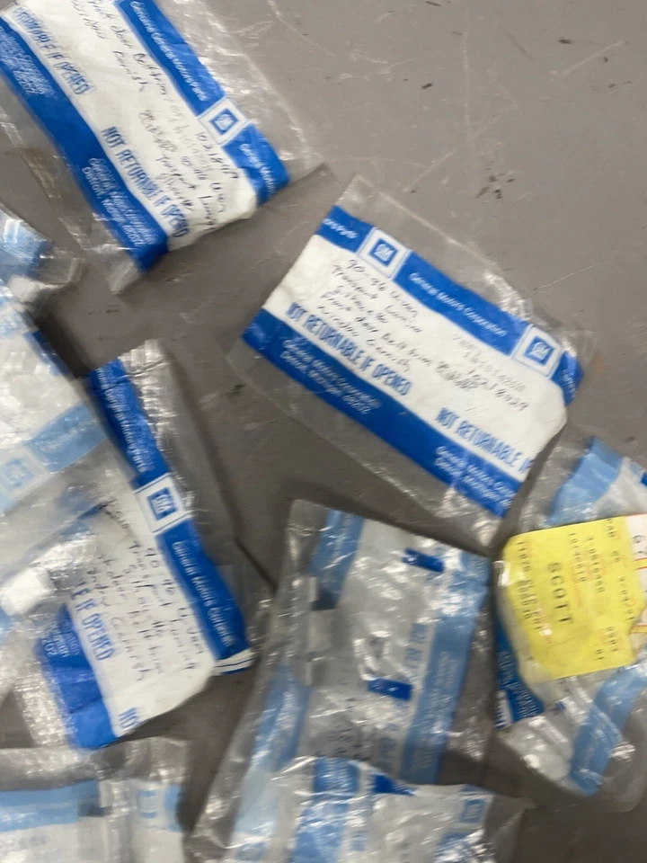 1990-1996 Chevy Lumina APV Oldsmobile Silhouette Upper Garnish Reveal Trim Clips - Image 4 of 4