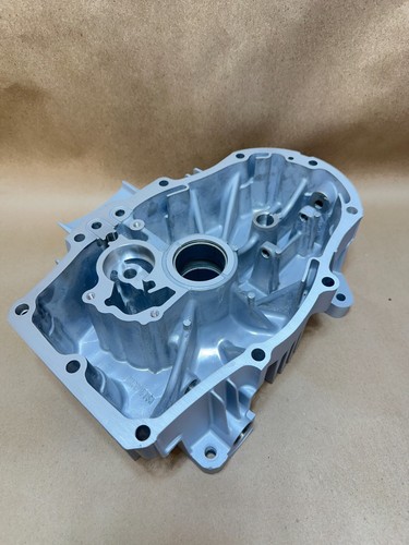 Kawasaki Crankcase Cover 49015-7064 Superseded to 49015-6260 - Picture 8 of 18