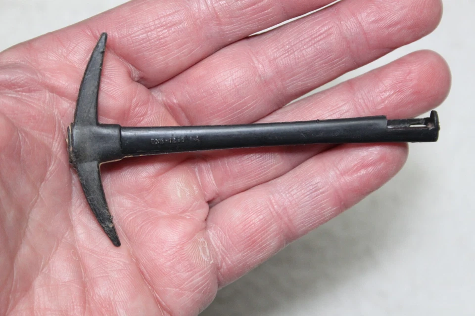 De colección Mattel Big Jim - Camión Jungle - Hacha Pick Negra Foto 2 de 3