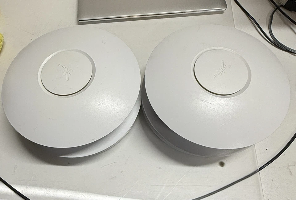 Lote de 6 - Punto de acceso inalámbrico Ubiquiti UniFi AP UAP - Doble banda Foto 2 de 4