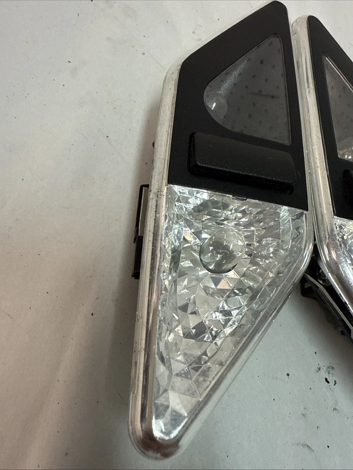 🚘 LUCES PILAR C INTERIOR TRASERO BMW E46 M3 SERIE 3 NEGRAS 8375586 + 8375585 Foto 2 de 4