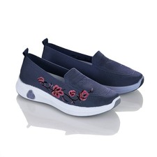 Ladies’ Floral Embroidery Shoes – Lightweight, Breathable, Cushioned Comfort