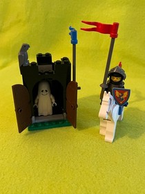 Lego Knights 6086 Knights Castle Black Knight's Castle Complete + 6034 Black Monarch