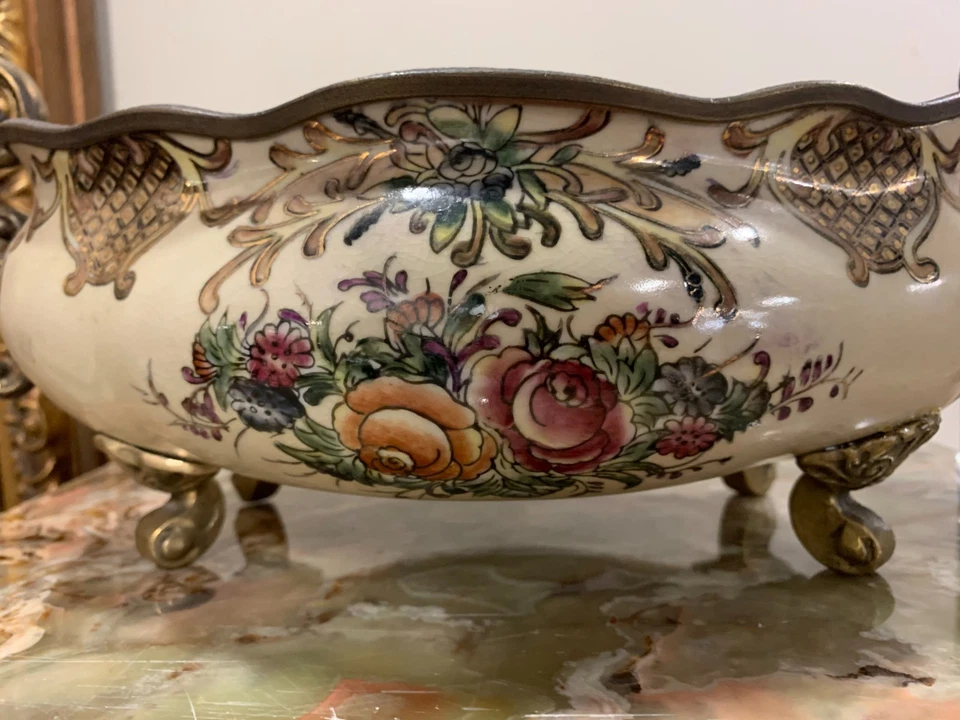 Cuenco decorativo de 4 patas de cerámica y bronce “Dominic” Foto 2 de 4