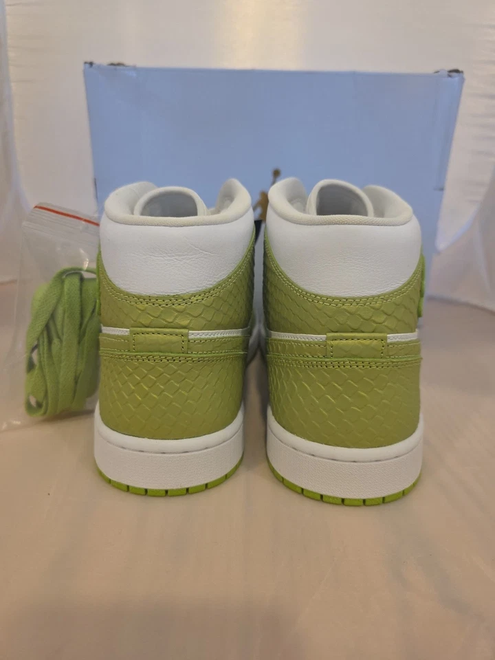 Jordan 1 Mid SE Piel de Serpiente Talla 12W/10.5M (DS) Foto 3 de 4