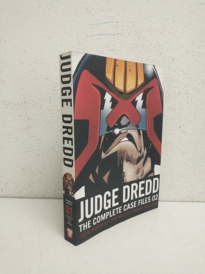 Judge Dredd - The Complete Case Files 02 by John Wagner Pat Mills - 2000 AD