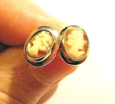 Vintage 14K Yellow Gold 10mm Small Oval Shell Cameo Girl Earrings 2.3 g 