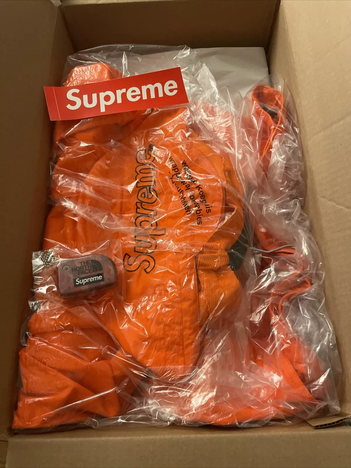 Grande veste orange Supreme x Barbour + TNF x flotteur à clé suprême