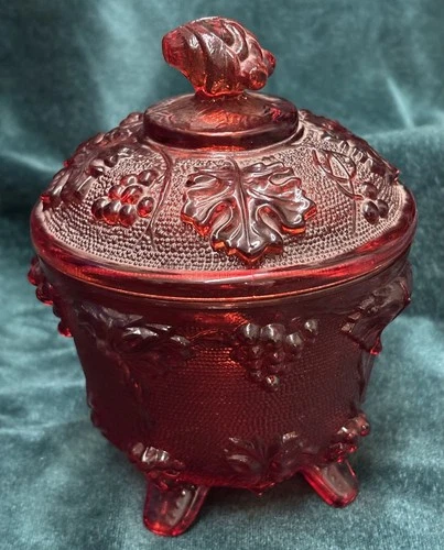 Vintage JEANETTE Glass Ruby Red Footed Covered Candy Dish Harvest Grape NO CHIPS