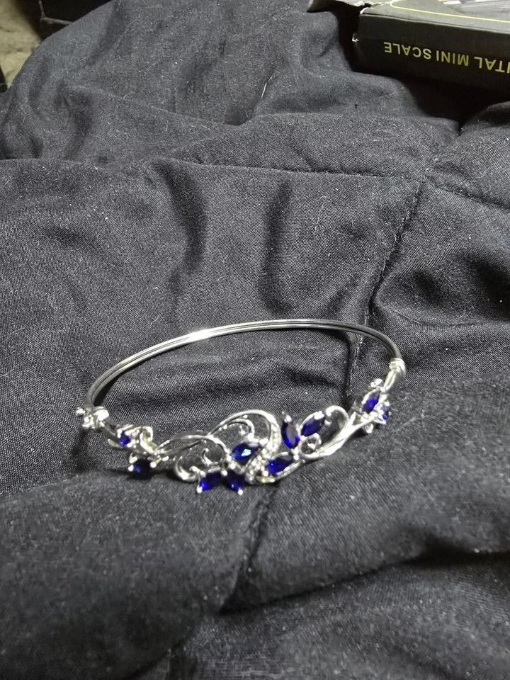 Pulsera de plata de ley 925 con zafiro azul tiene cierre fácil de poner/apagar Foto 2 de 4