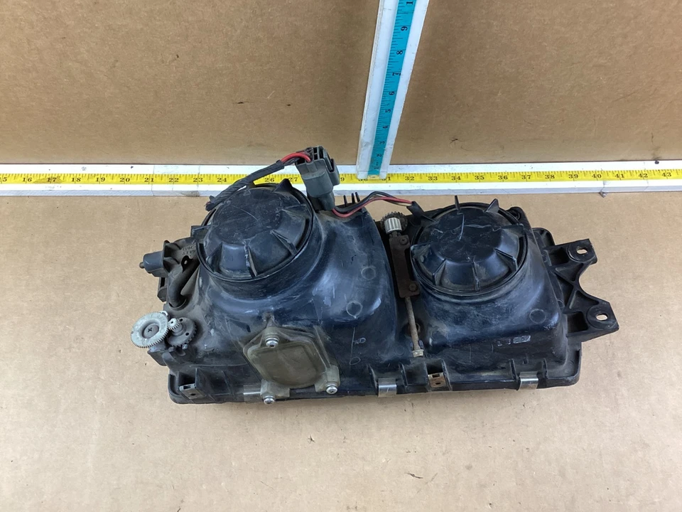 1992 - 1996 Mitsubishi Diamante Front Right Passenger Side Headlight Assembly - Image 4 of 4