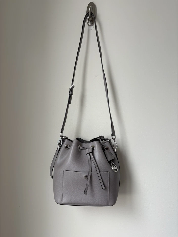 MICHAEL KORS GREENWICH Saffiano Leather Crossbody Bucket Bag Gray OBO - Image 3 of 4