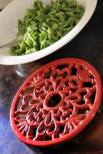 New 18 x 23cm Red Cast Iron Trivet Pot Stand Ovenware Cooler Holder Pan Stand