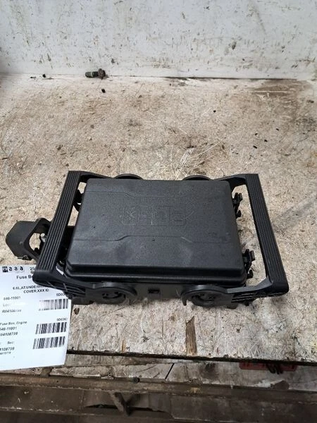 2017-2018 Chevy Silverado 2500 3500 Engine Compartment Fuse Box OEM Foto 3 de 4