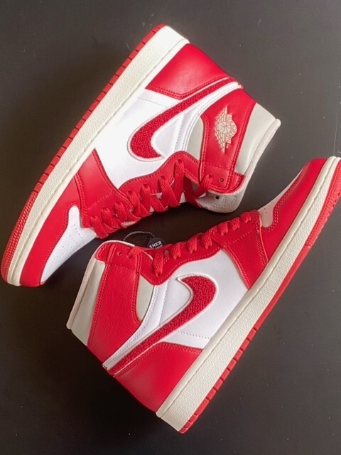 スニーカー Nike WMNS Air Jordan 1 High OG Varsity Red/Chenille NIKE WMNS AIR JORDAN 1 high OG Varsity Red/Chenille