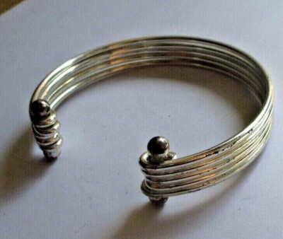 Marjin – boucles d'oreilles en pierre dorée pour f... – Grandado Marjin – boucles d'oreilles en pierre dorée pour f... – Grandado