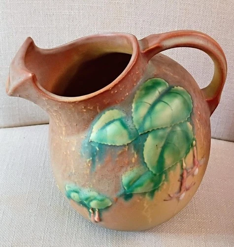 VINTAGE ROSEVILLE POTTERY FUSCHIA ICE LIP PITCHER #1322