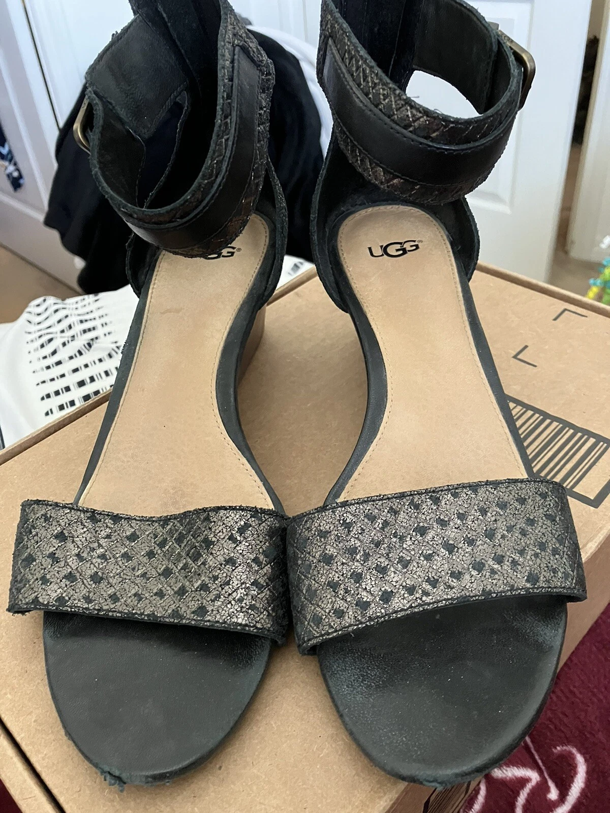 Ugg Cinturino alla Caviglia Sandalo Bronzo Metallico 9 1 2 Zeppa