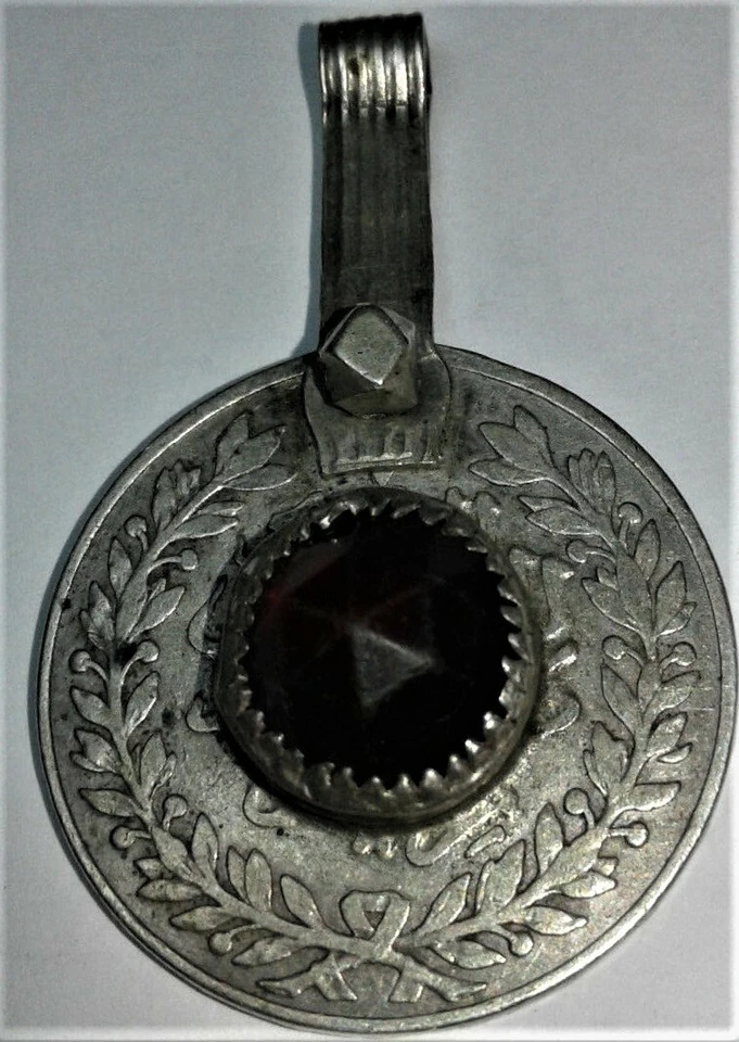 Colgante de plata vintage una gran moneda de 1911 Peso 15g y piedra ROJA Foto 4 de 4