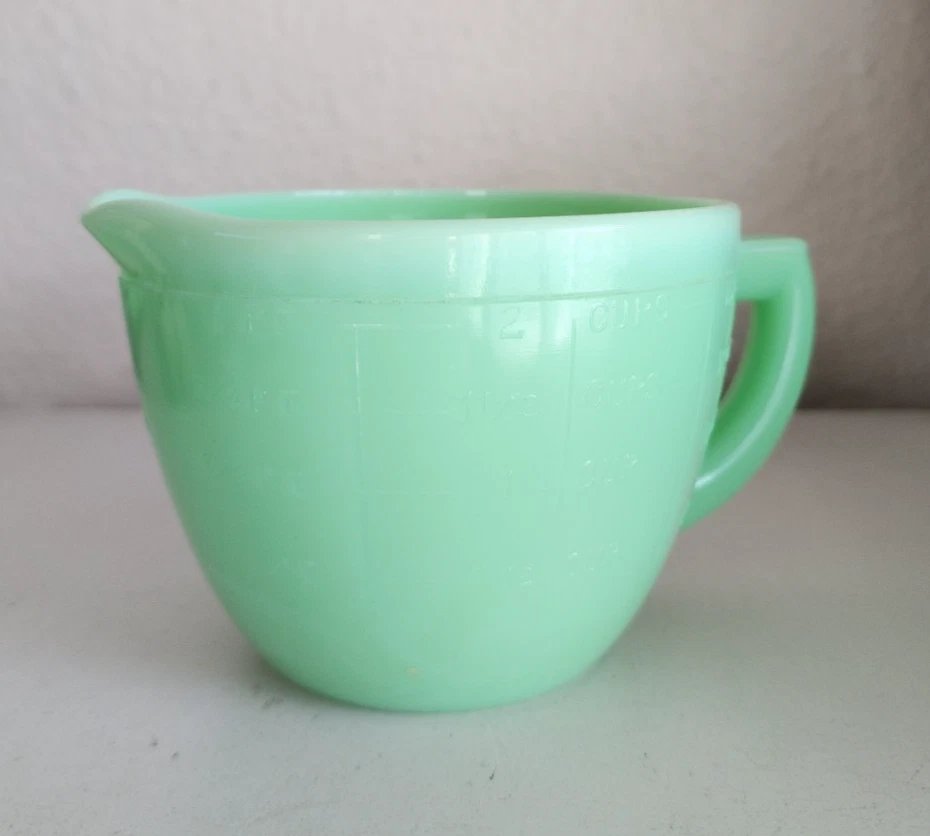 McKee Jadeite Jadite 2-Cup Measuring Cup Markings Green Glass Jade ite Uranium