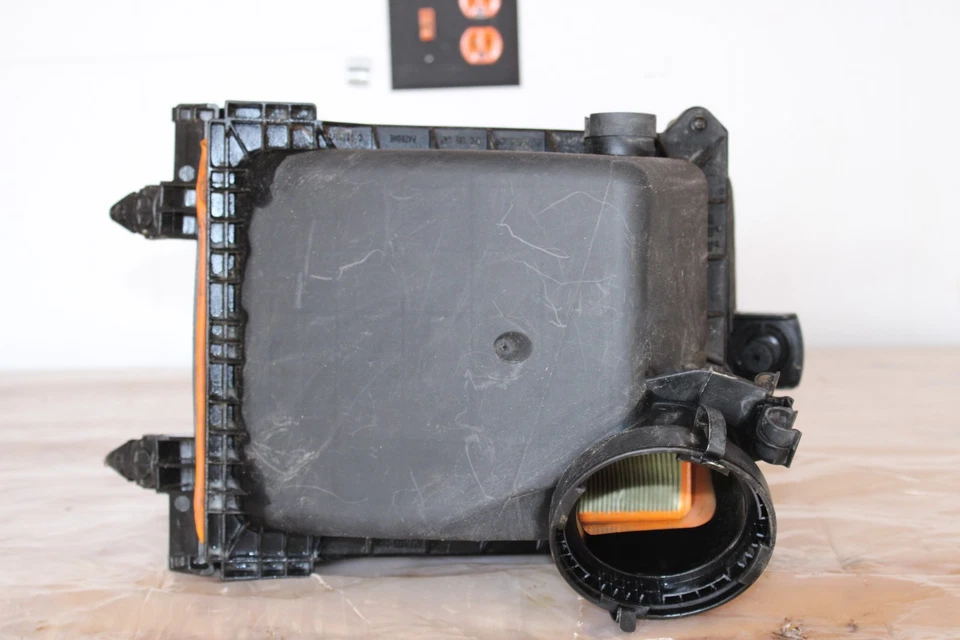 2002 - 2005 Audi A4 Ensamblaje de la carcasa del filtro de aire Foto 3 de 4