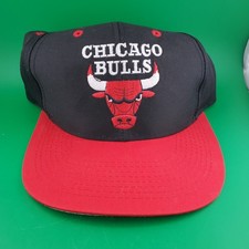 VINTAGE Chicago Bulls Snapback Hat Black Logo 7 Cap Red NBA Basketball Logo