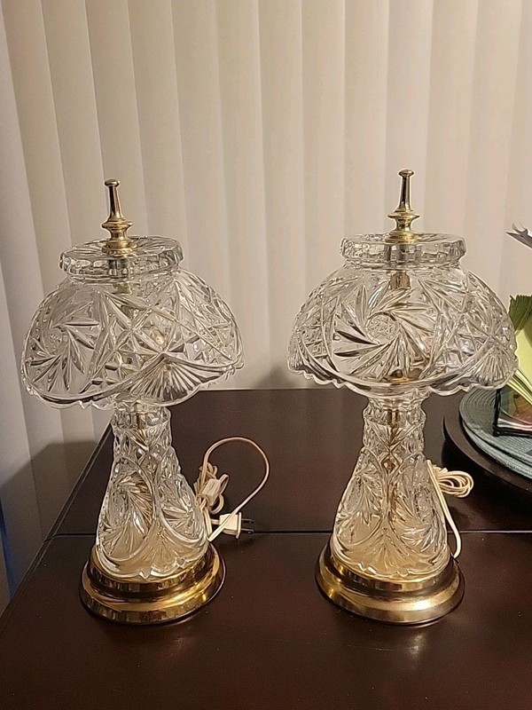 Pair of Vintage Yugoslavia Kristal Pinwheel Star of David Lamps 24% Lead Crystal