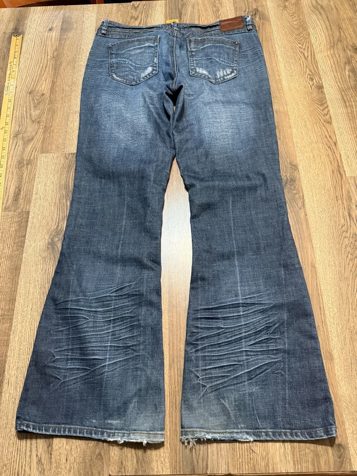 Domaine Jeans, Women's Size 32, Blue, Denim, Flared-Leg, Medium Wash, Low Rise - Image 2 of 4