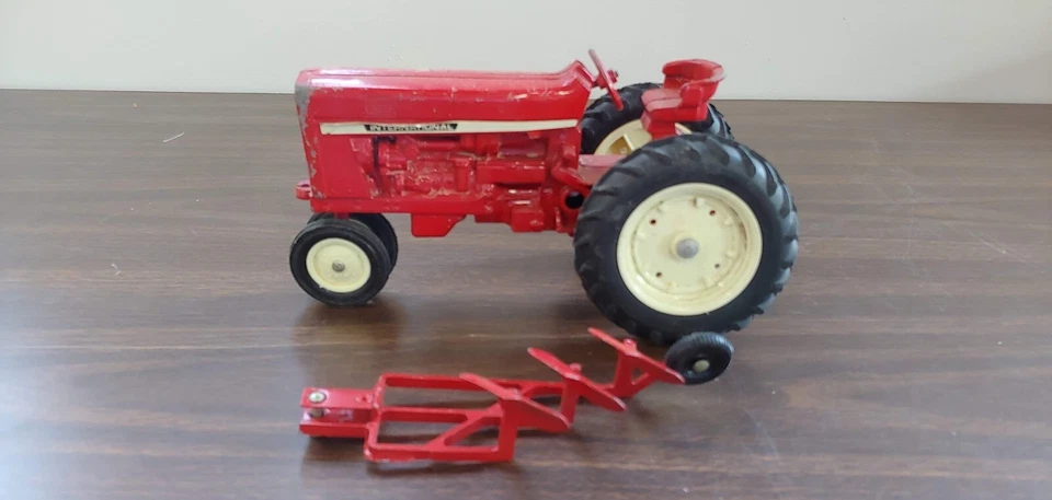 De colección ERTL Rojo Internacional Tractor Die-cast Metal Hecho en EE. UU. Raro Camión Coche Foto 2 de 4
