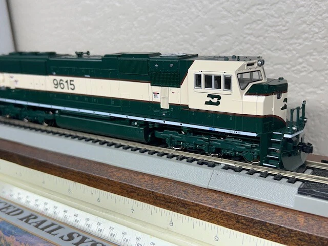 BURLINGTON NORTHERN - BN EXECUTIVE SD70MAC DC/DCC Ready LEDs HO Scale KATO NEW - Image 2 of 4