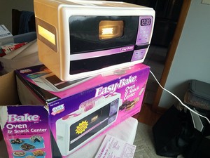 Lowest Possible Price Vintage Original Easy Bake Oven And Snack Center With  Accessories And Box Works Only One Point Left -Pa-Rembang.go.id