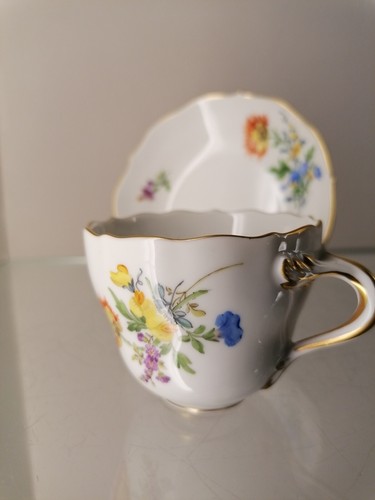 Meissen Porzellan Mokkatasse mit Untertasse 1. Wahl Blumenbukett Goldränder - Picture 3 of 13