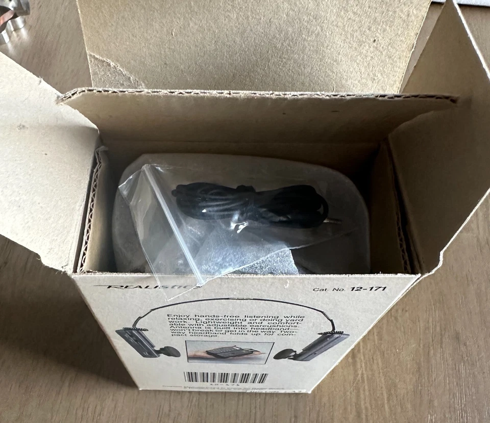 REALISTIC 12-171 Stereo Mate Digital AM/FM Headset Radio Folding Vintage NIB - Image 3 of 3