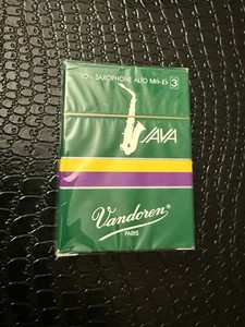 Vandoren JAVA Alto Saxophone Reeds - Strength 3 - Box Of 10 Reeds (New)