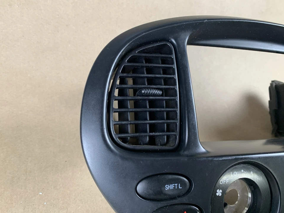 2000-2006 Toyota Sequoia Tundra painel central rádio controle climático moldura 4WD - Imagem 4 de 4