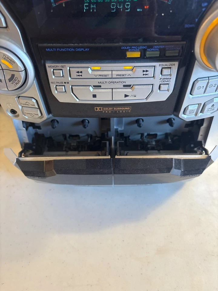 SHARP CD-PC3500 MINI COMPONENT SYSTEM CD CASSETTE STEREO PARTS OR REPAIR READ! - Image 2 of 4