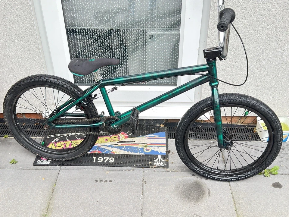 WE THE PEOPLE 20 inch BMX - Image 2 of 4