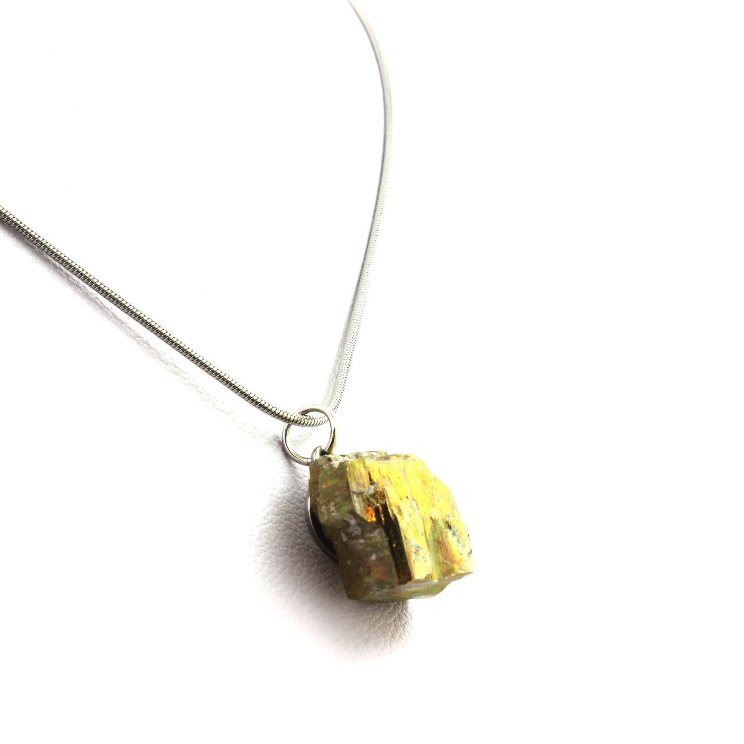 Collier en pyrite brute 23.2 ct d'Ambas Aguas pour lithothérapie