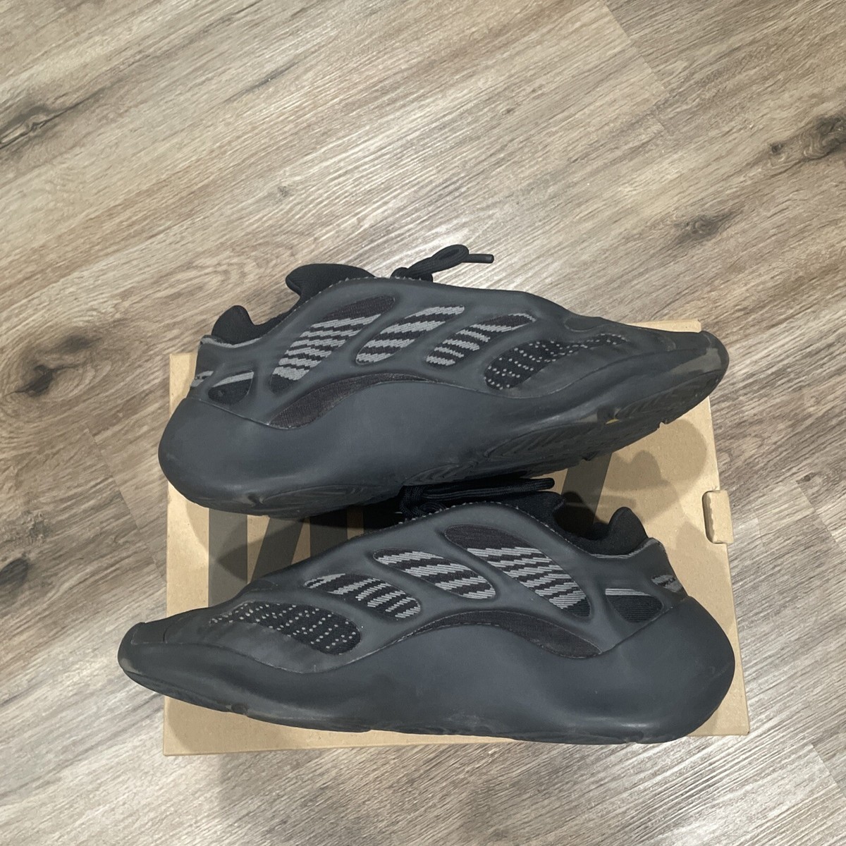 sazae　0206 Adidas Yeezy YEEZY 700 V3 