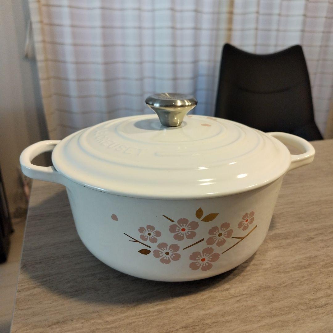 Le Creuset Limited Sakura 20cm Unused with Heat-resistant Le Creuset Limited Sakura 20cm Unused with Heat-resistant