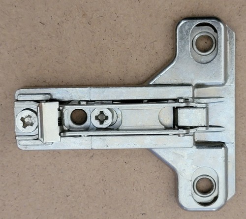 Salice BAU3E19 4mm Face Frame Mounting Plate Wood Screw 2 Cam 3/4" Overlay - 第 1/2 張圖片