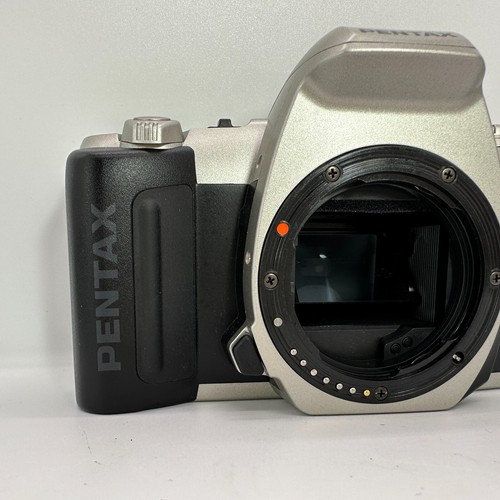 Pentax MZ-50 AF 35mm SLR Film Camera Body Only - Picture 2 of 7